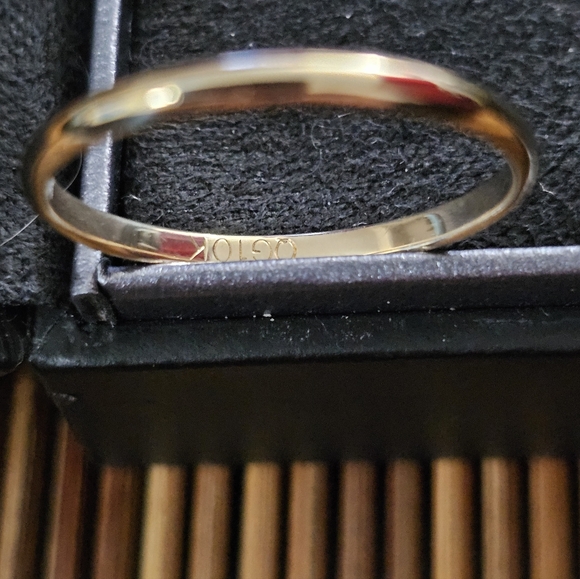 10k Yellow Gold Band Ring - Picture 7 of 8